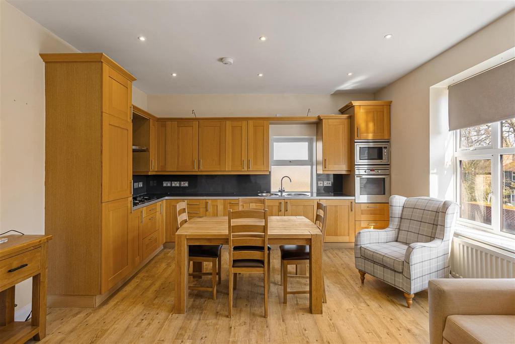 Apt 5 The Garth 61.jpg