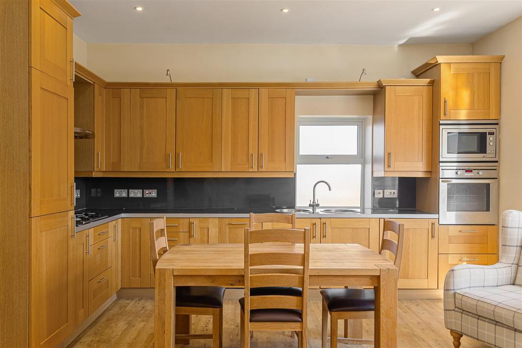 Apt 5 The Garth 34.jpg