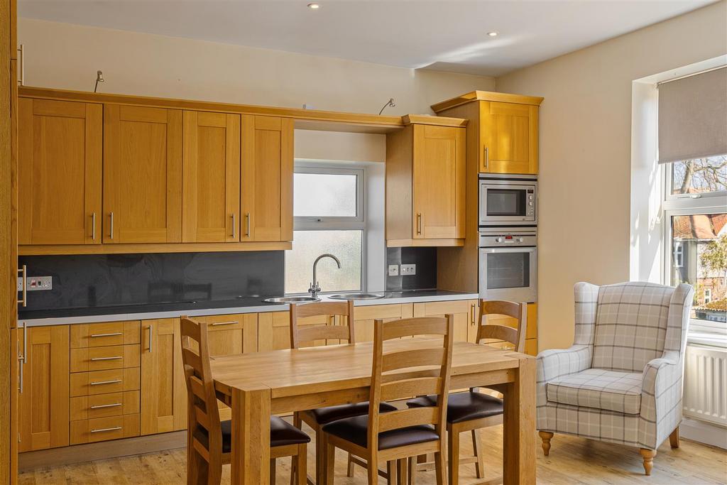 Apt 5 The Garth 31.jpg