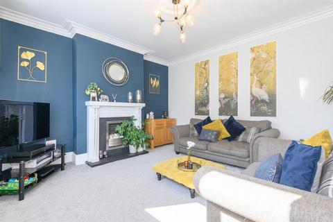 4 bedroom detached house for sale, Sunnyleigh, St. Giles Road Halifax, Yorkshire, HX3 8BG