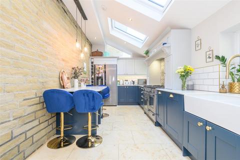 4 bedroom detached house for sale, Sunnyleigh, St. Giles Road Halifax, Yorkshire, HX3 8BG