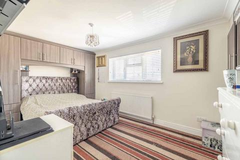 14 Bell Close, Slough, SL2 5UQ