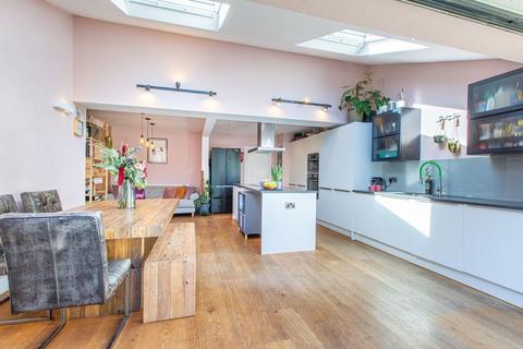 22 Carr Manor Place, Leeds, LS17 5DL