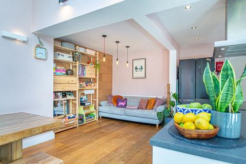 22 Carr Manor Place, Leeds, LS17 5DL