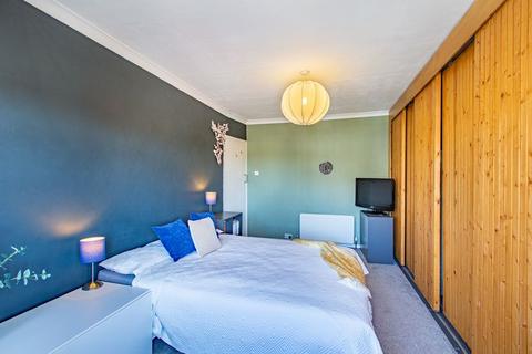 22 Carr Manor Place, Leeds, LS17 5DL