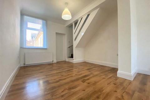 2 bedroom terraced house to rent, Victoria Street, Newcastle ST5