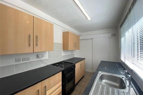 2 bedroom terraced house to rent, Victoria Street, Newcastle ST5