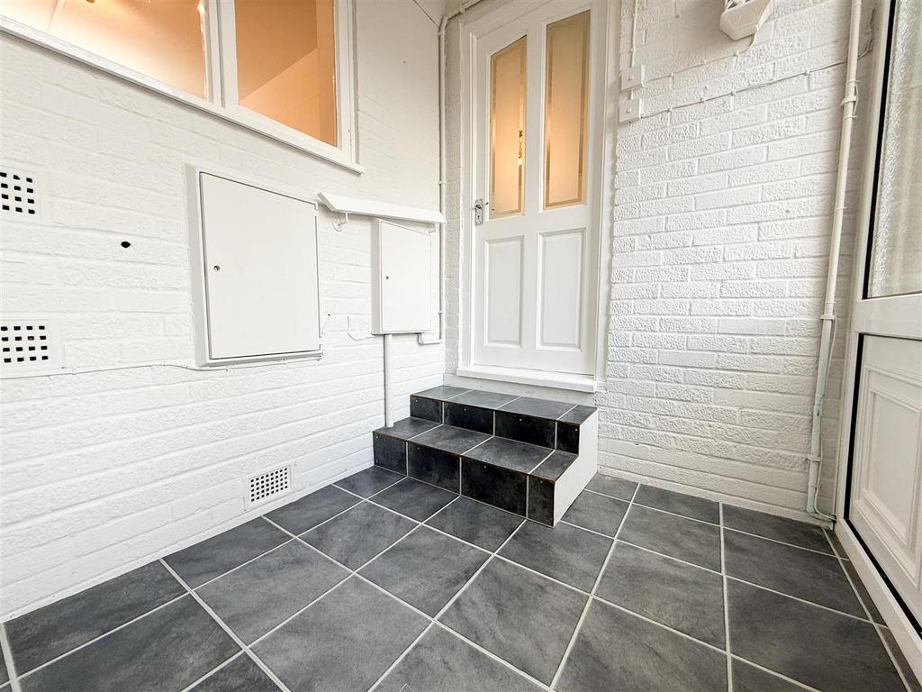 Entrance porch/utility