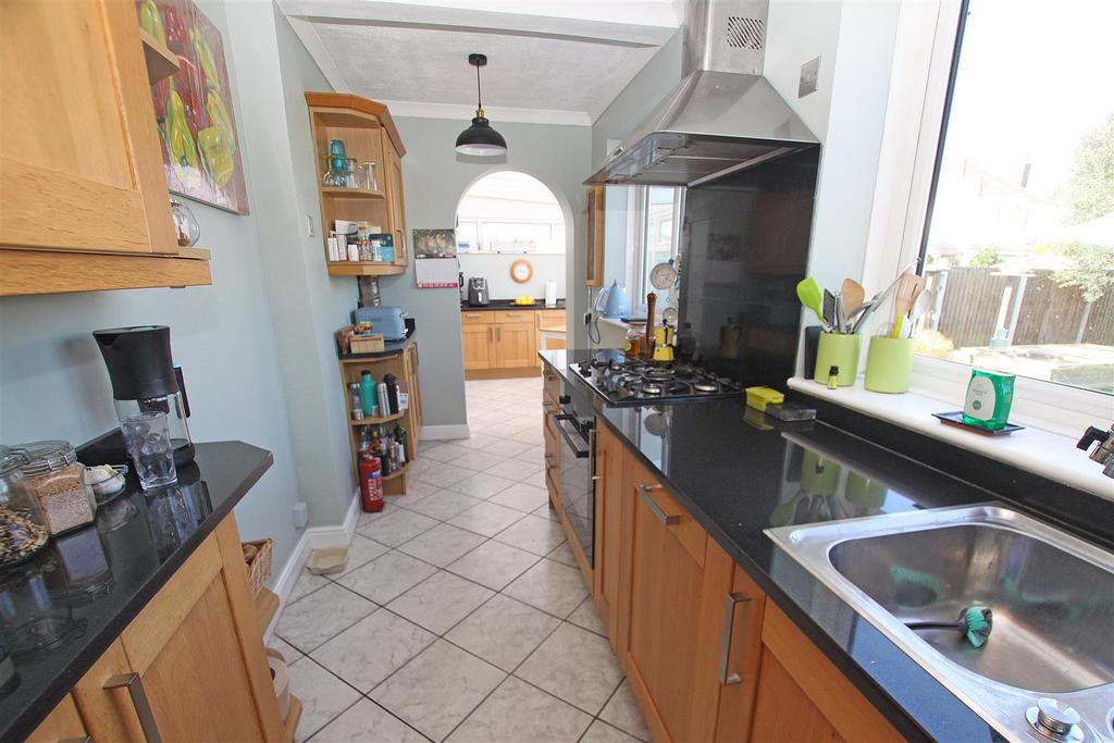 Kitchen a.jpg