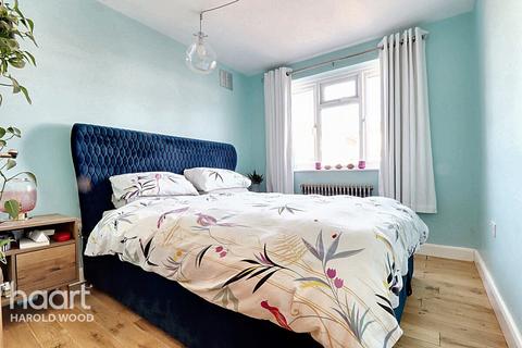 52 Prospect Road, Hornchurch, RM11 3TZ