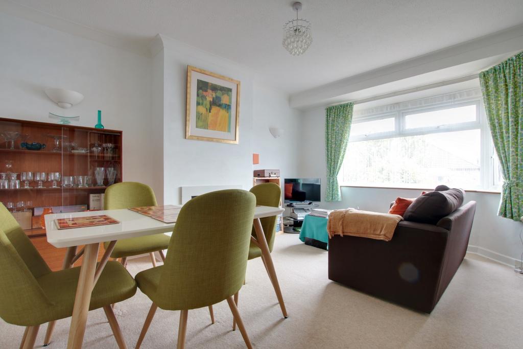 Lounge/dining room