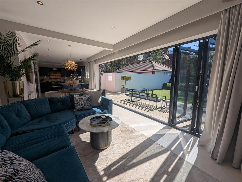 Dining/Sitting Area