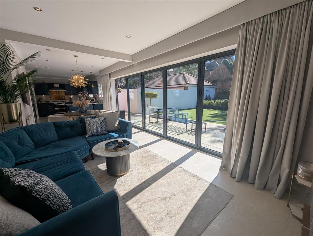 Dining/Sitting Area