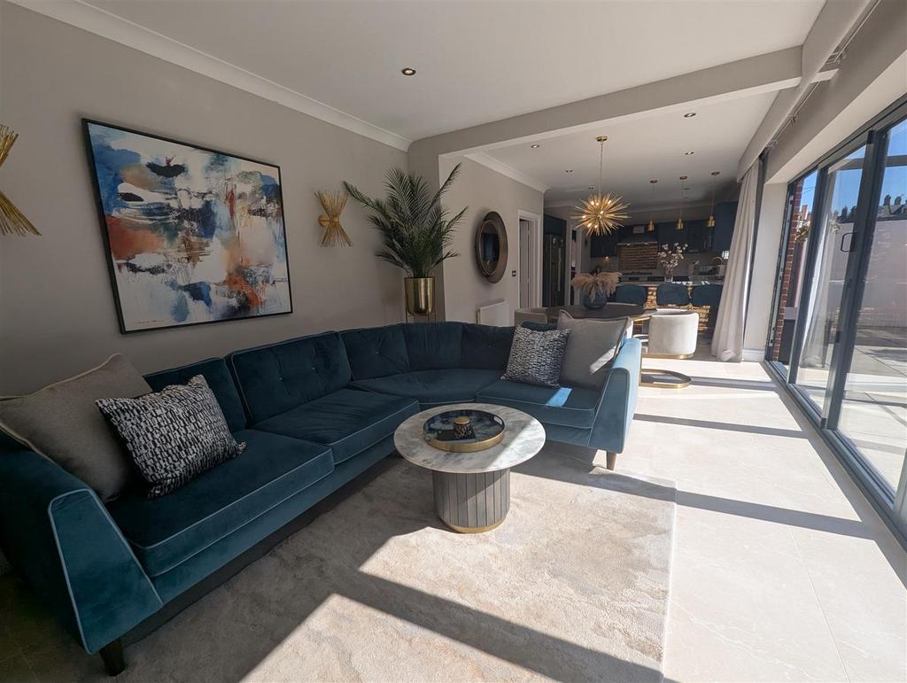 Dining/Sitting Area