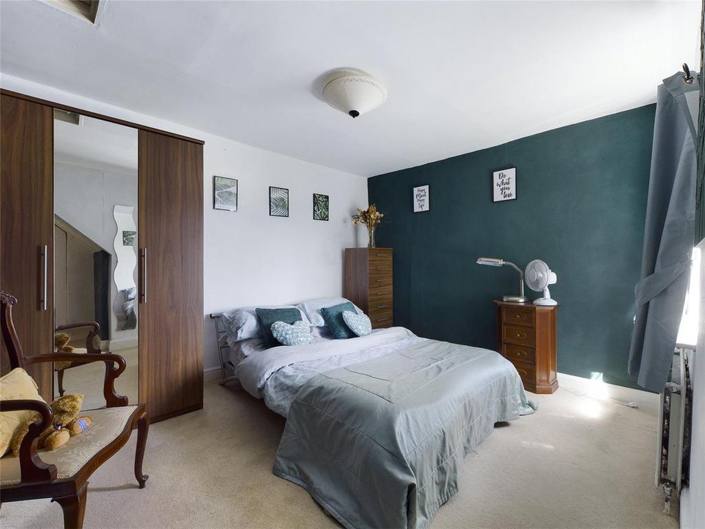 Bed 3.jpg