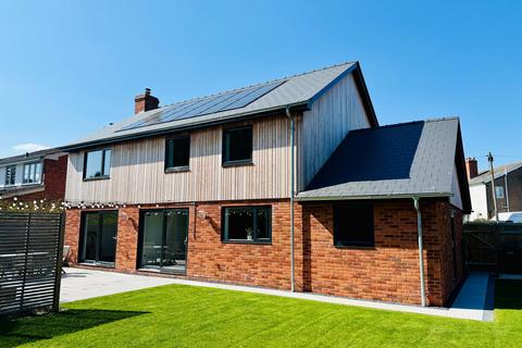 4 bedroom detached house for sale, Holbrook Close, Hereford, HR1