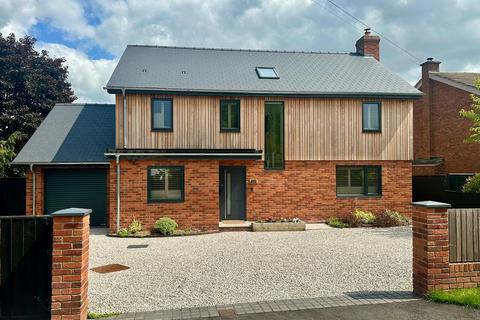 4 bedroom detached house for sale, Holbrook Close, Hereford, HR1