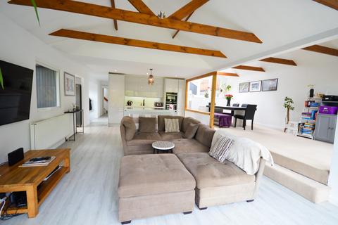 undefined, The Creek, Sunbury-on-Thames TW16