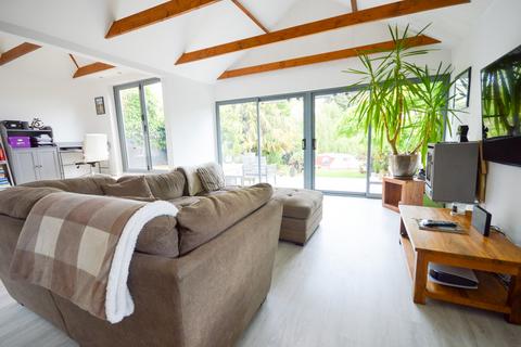undefined, The Creek, Sunbury-on-Thames TW16