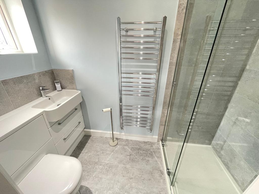 En suite shower