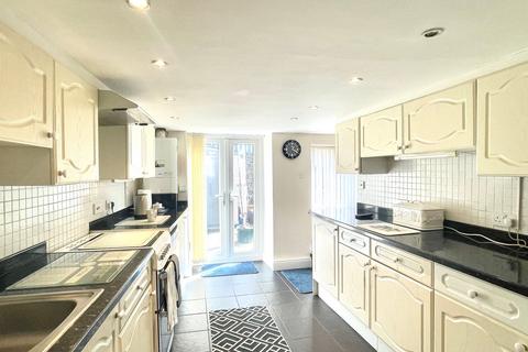 3 bedroom end of terrace house for sale, Spark Street, Huddersfield, HD3