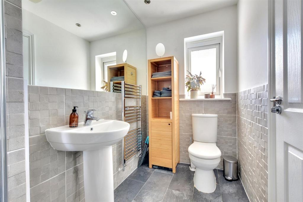 Ensuite (Bedroom One .jpeg
