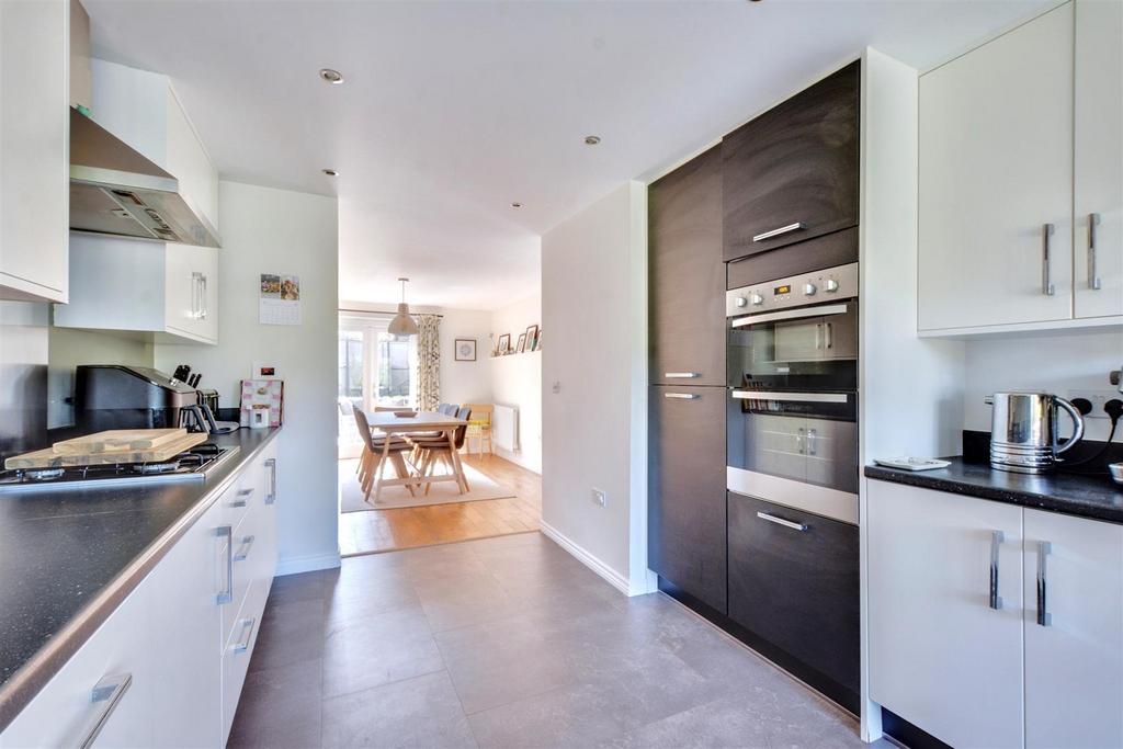 Kitchen 3.jpeg
