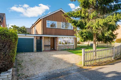 84 Hookfield, Epsom, KT19 8JG