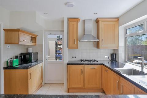 84 Hookfield, Epsom, KT19 8JG