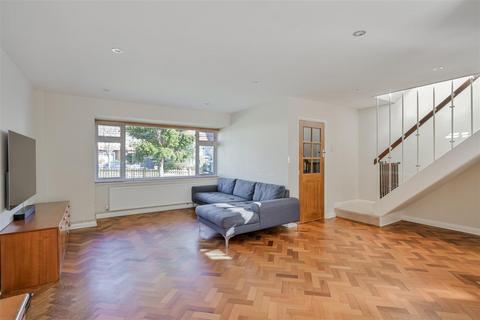 84 Hookfield, Epsom, KT19 8JG
