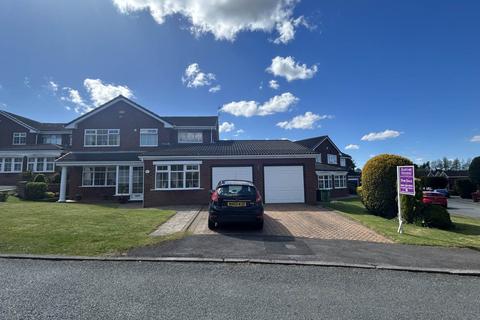 4 bedroom detached house for sale, 11 Brandwood, Oldham, OL1 2TP