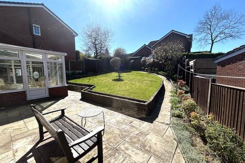 4 bedroom detached house for sale, 11 Brandwood, Oldham, OL1 2TP