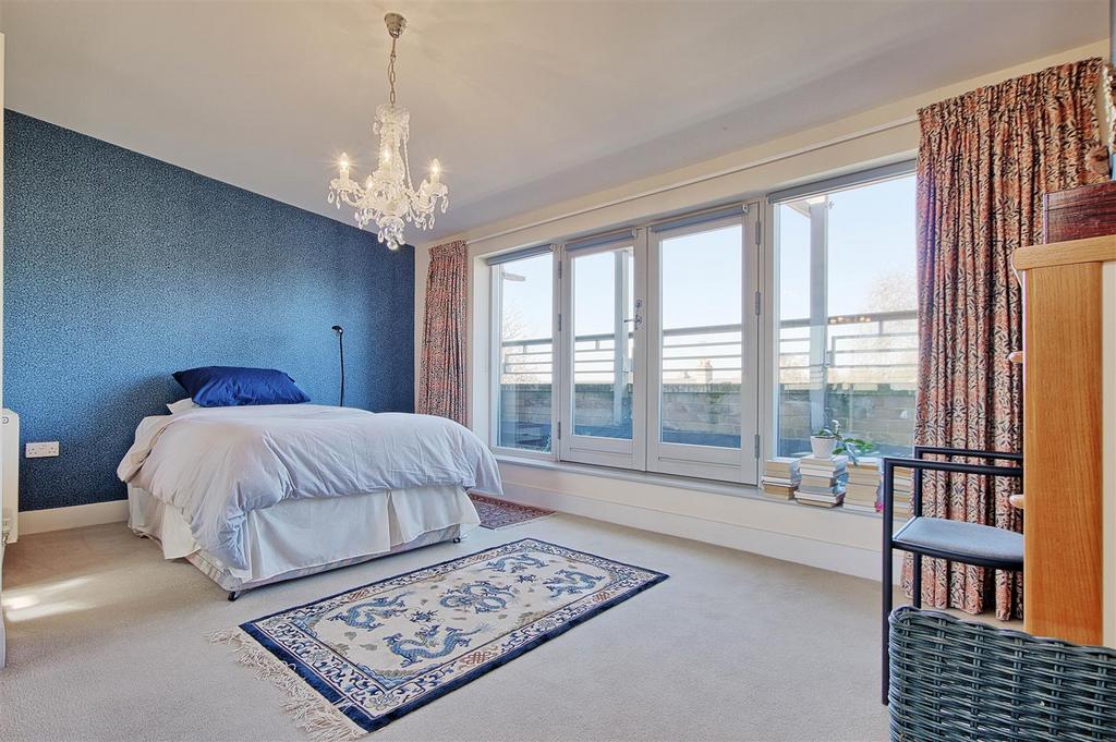 Bedroom 1.jpg