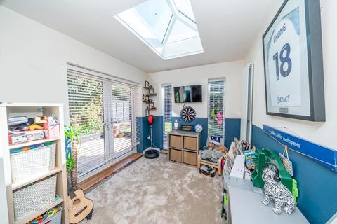 8 Chestnut Drive, Cheslyn Hay, Walsall, WS6 7DN