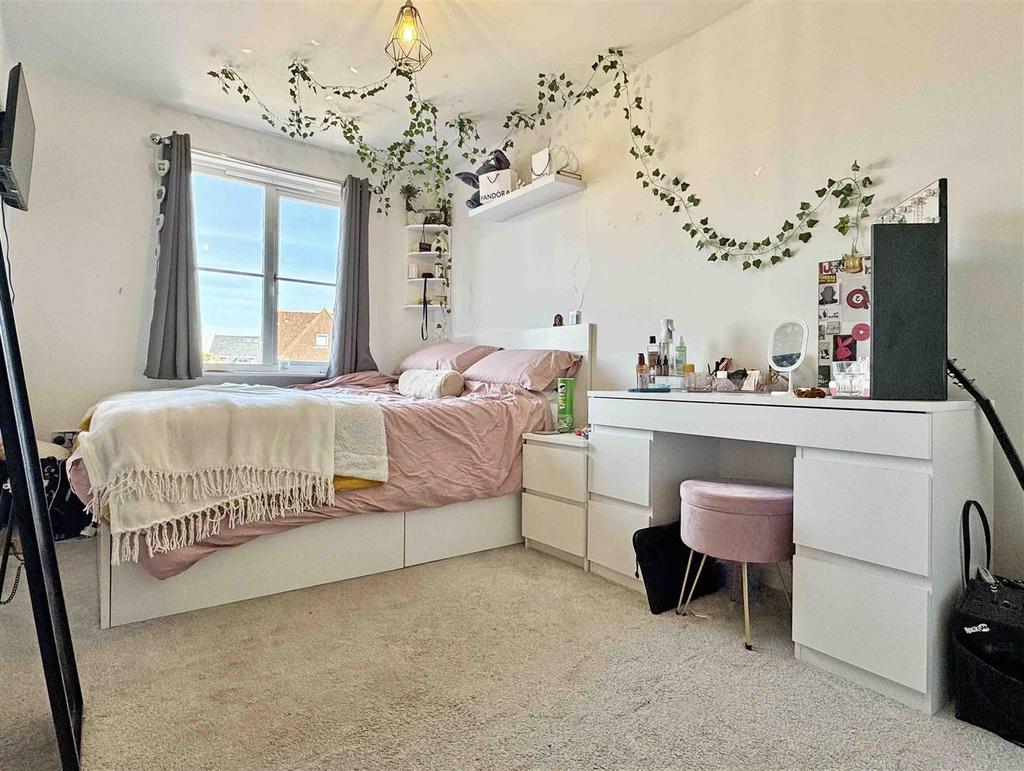 Bedroom 3b.jpg