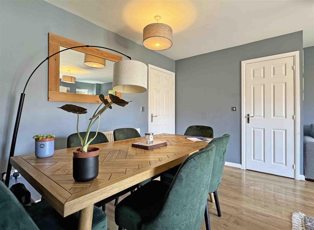 Dining Area c.jpg
