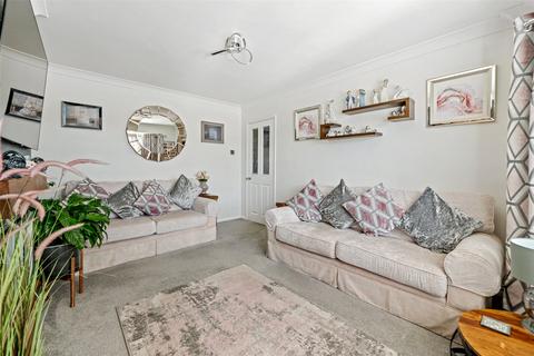 10 Castle Close, Worthing, BN13 1BT
