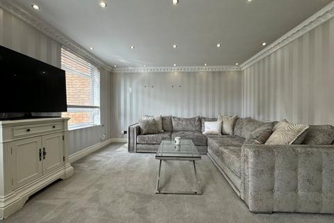 2 bedroom flat to rent, Malvern Park Avenue, Solihull, West Midlands, B91