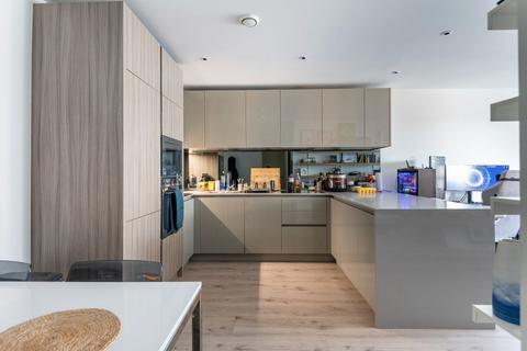 Flat 17, Cooper Court High Street, London, N8 7FH