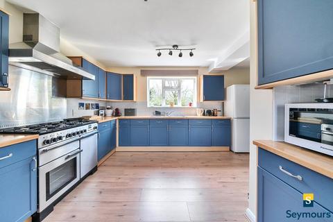 4 bedroom detached house for sale, High View Road, Surrey GU2