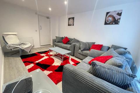 3 bedroom terraced house to rent, Hersey Street, Salford M6