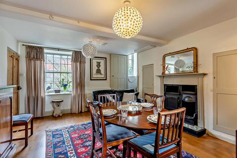 2 bedroom character property to rent, West Street, Oundle
