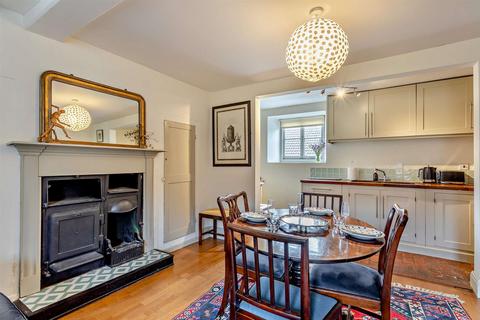 2 bedroom character property to rent, West Street, Oundle