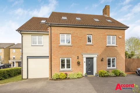15 Wallace Way, Romford, RM1 4TG