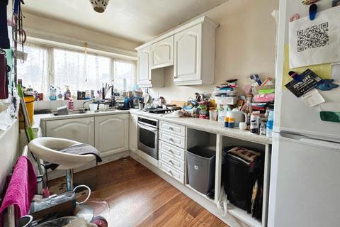 3 bedroom flat for sale, Holden Close, Erdington, Birmingham, B23