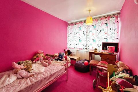 3 bedroom flat for sale, Holden Close, Erdington, Birmingham, B23