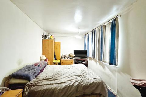 3 bedroom flat for sale, Holden Close, Erdington, Birmingham, B23