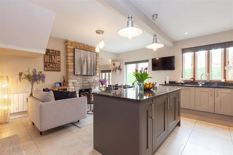 5 Chapmans Piece, Burford, OX18 4DN