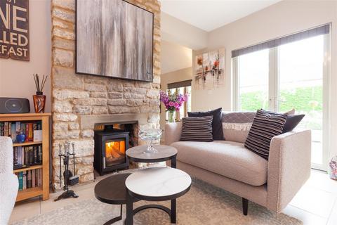 5 Chapmans Piece, Burford, OX18 4DN