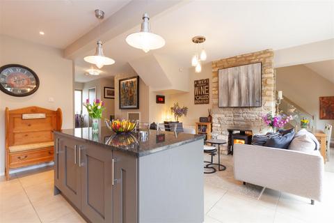 5 Chapmans Piece, Burford, OX18 4DN